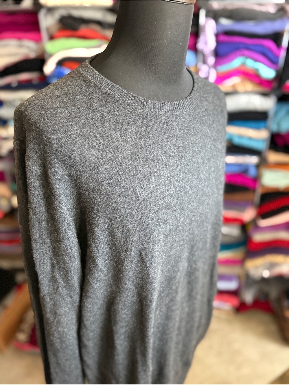Men's Crewneck Cashmere Sweater - Charcoal Gray